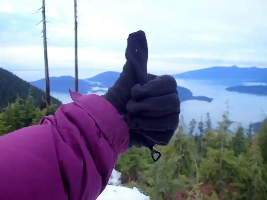 What to wear winter hiking and snowshoeing.