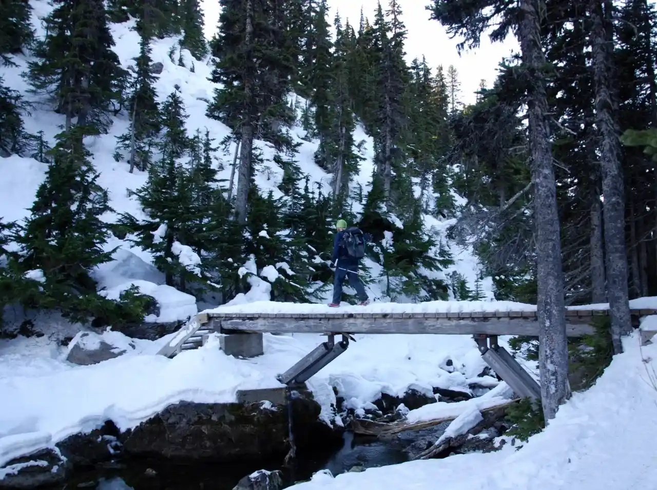 Crossing the outflow of Garibaldi Lake