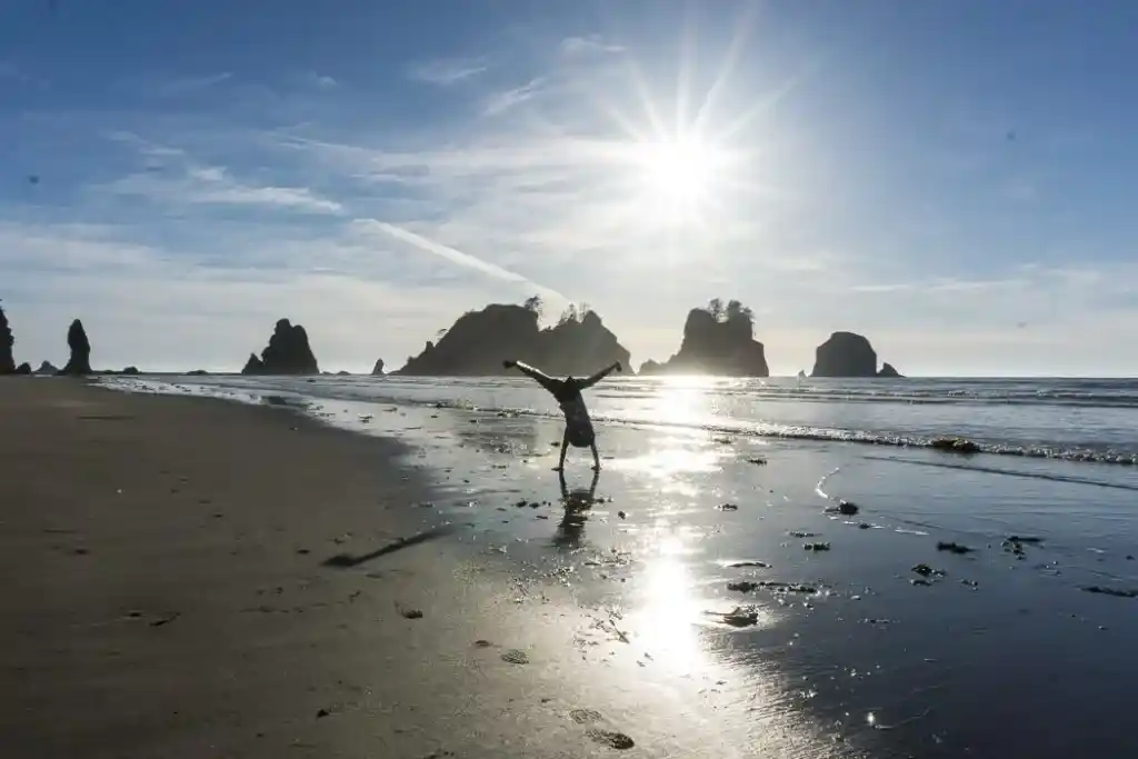 The view of Point of the Arches from Shi Shi Beach. A complete guide to hiking and camping at Shi Shi Beach.