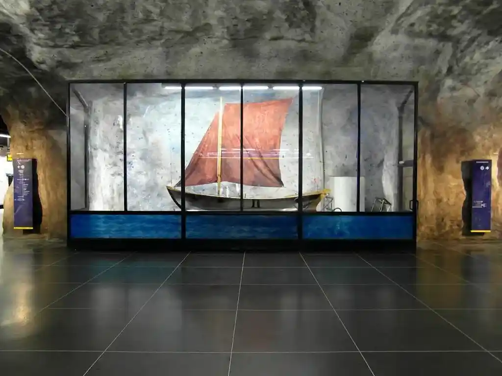 Art at Fridhemsplan Station on the Stockholm subway. Find out how to visit this station and 11 others on a self-guided tour of Stockholm subway art.