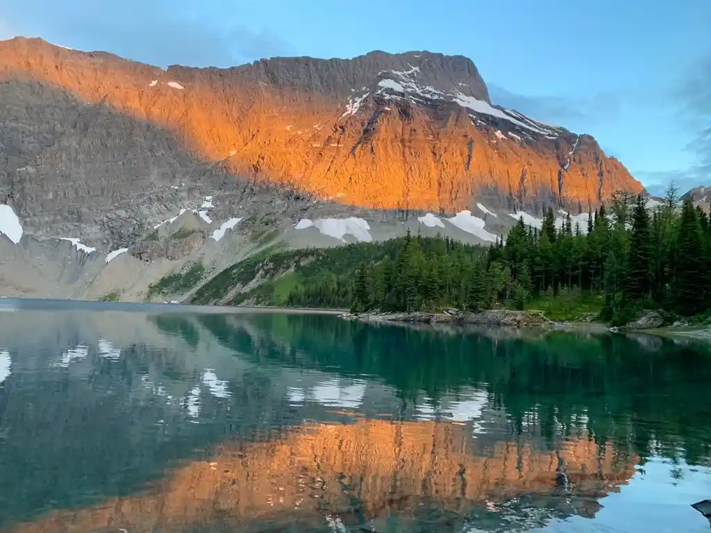 Dawn at Floe Lake