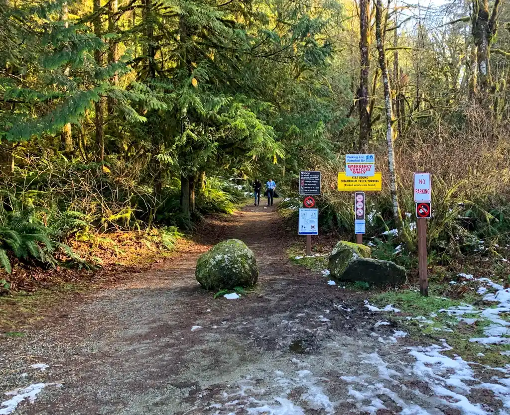 The start of the Skookumchuck Narrows trail