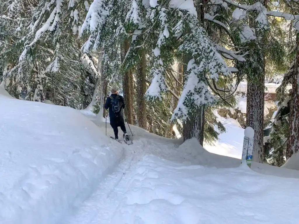 Turn off to the Farside Trail
